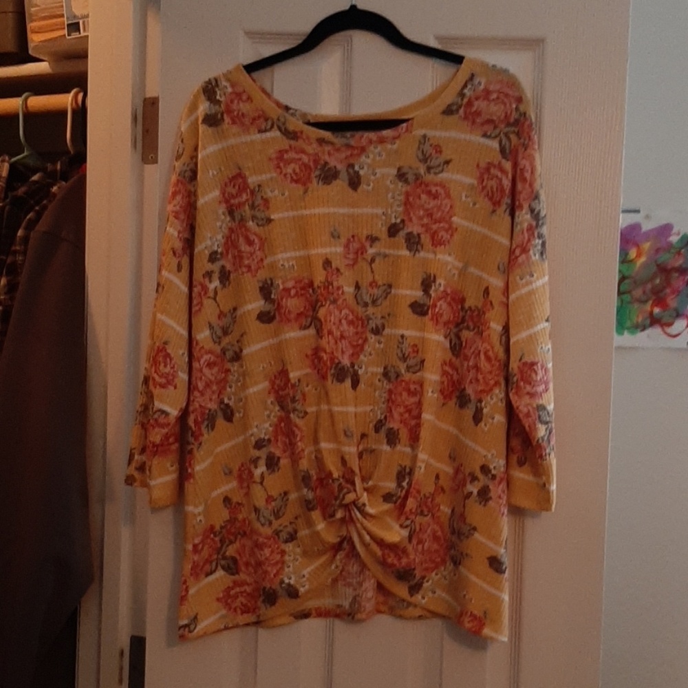Yellow floral top 3/4 sleeves